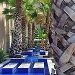 Deluxe In Cascadas Family Sunny ساني بيتش
