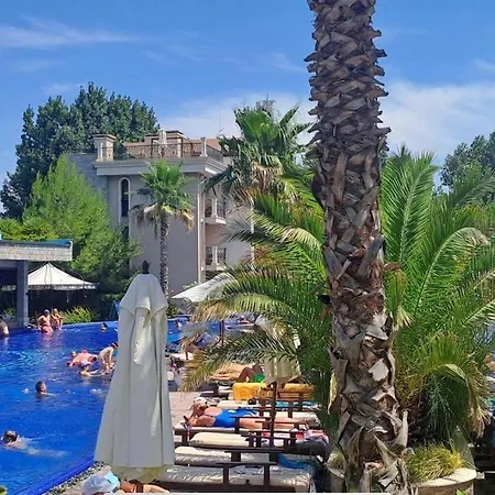 Deluxe In Cascadas Family Sunny Daire